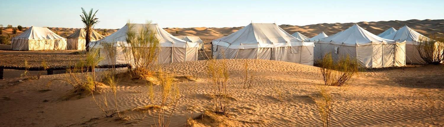 Zelte in einem Nomadencamp in der Sahara in Südmarokko, Marokko