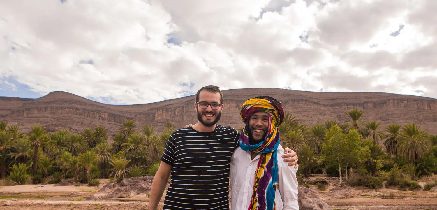 Marokko Adventures Erlebnisreisen, Reisender in einer Oase in Marokko