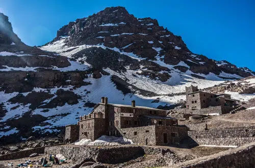 Marokko 7 Tage Trekkingreise im Atlasgebirge, Schutzhütte Toubkal auf dem Weg zum Jbel Toubkal